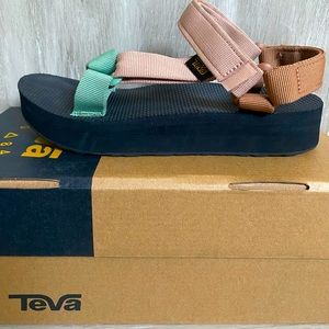 NWOT size 6 Tevas
